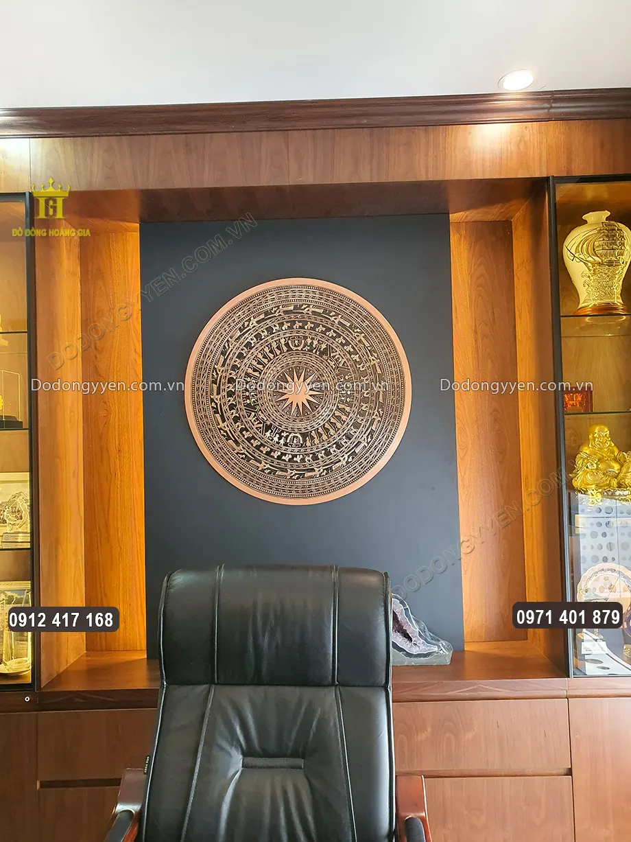 Từng họa tiết hoa văn được chạm khắc v&ocirc; c&ugrave;ng tỉ mỉ